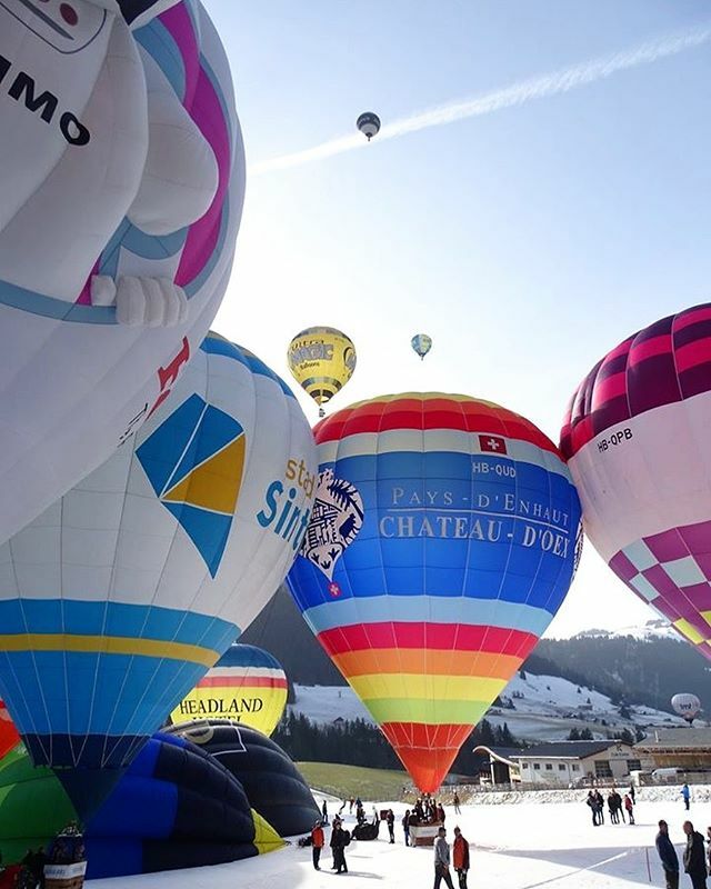 🎈En tant que partenaire vins du Festival  International de Ballons à Château-d'Oex nous vous donnons rendez-vous jusqu’au 2 février pour assister à ce spectacle poétique tout en dégustant une coupe de champagne Duval-Leroy ou un verre de Cure d’Attal… ift.tt/37Eeehw