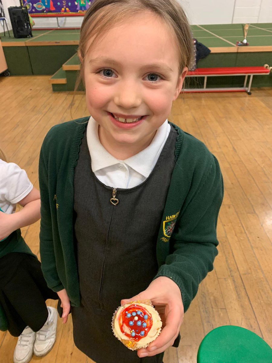 HawthornPrimary's tweet photo. They look super! Da iawn pawb! #BakeOffClub https://t.co/q7AoYbTiNN
