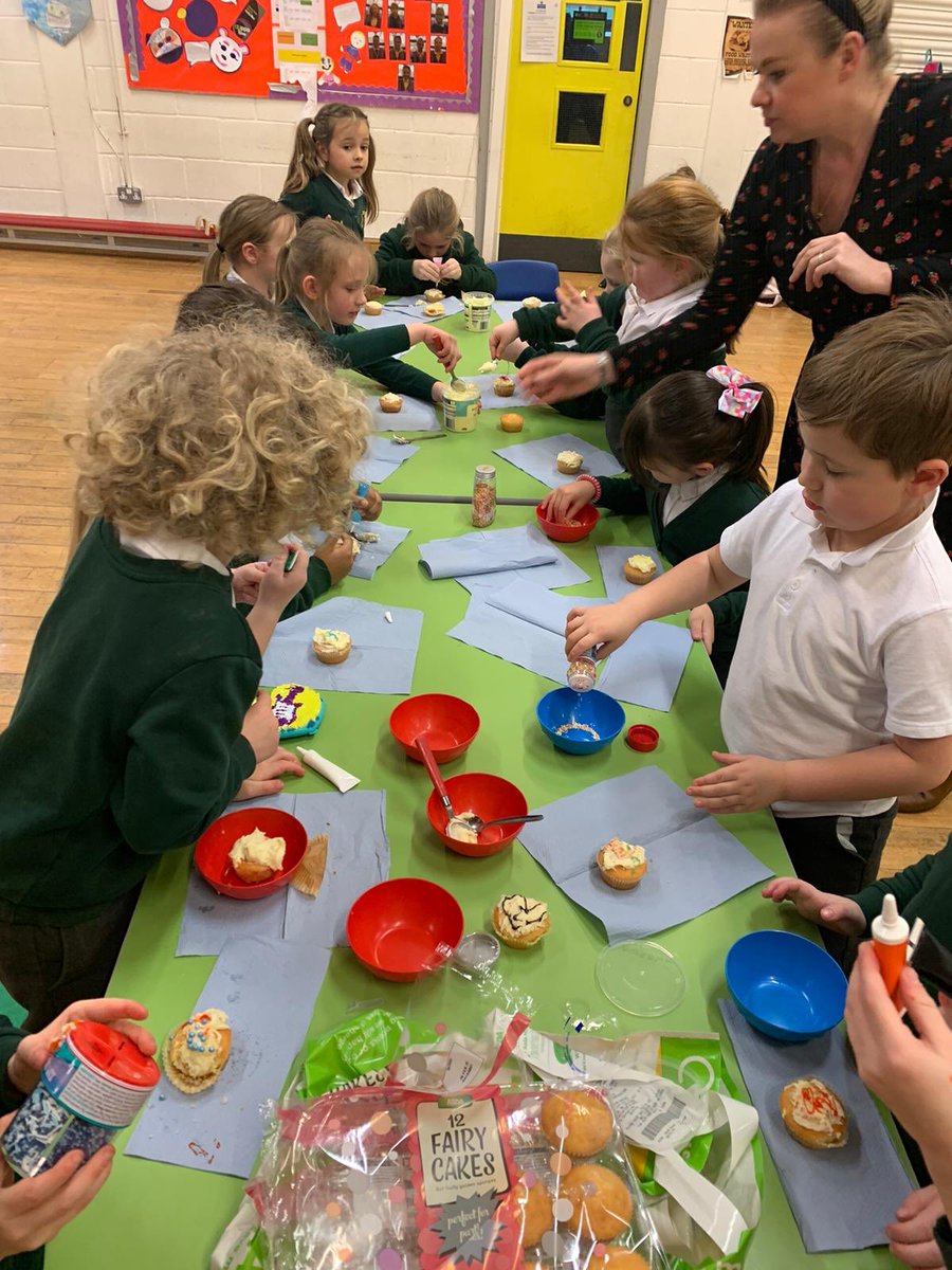HawthornPrimary's tweet photo. They look super! Da iawn pawb! #BakeOffClub https://t.co/q7AoYbTiNN