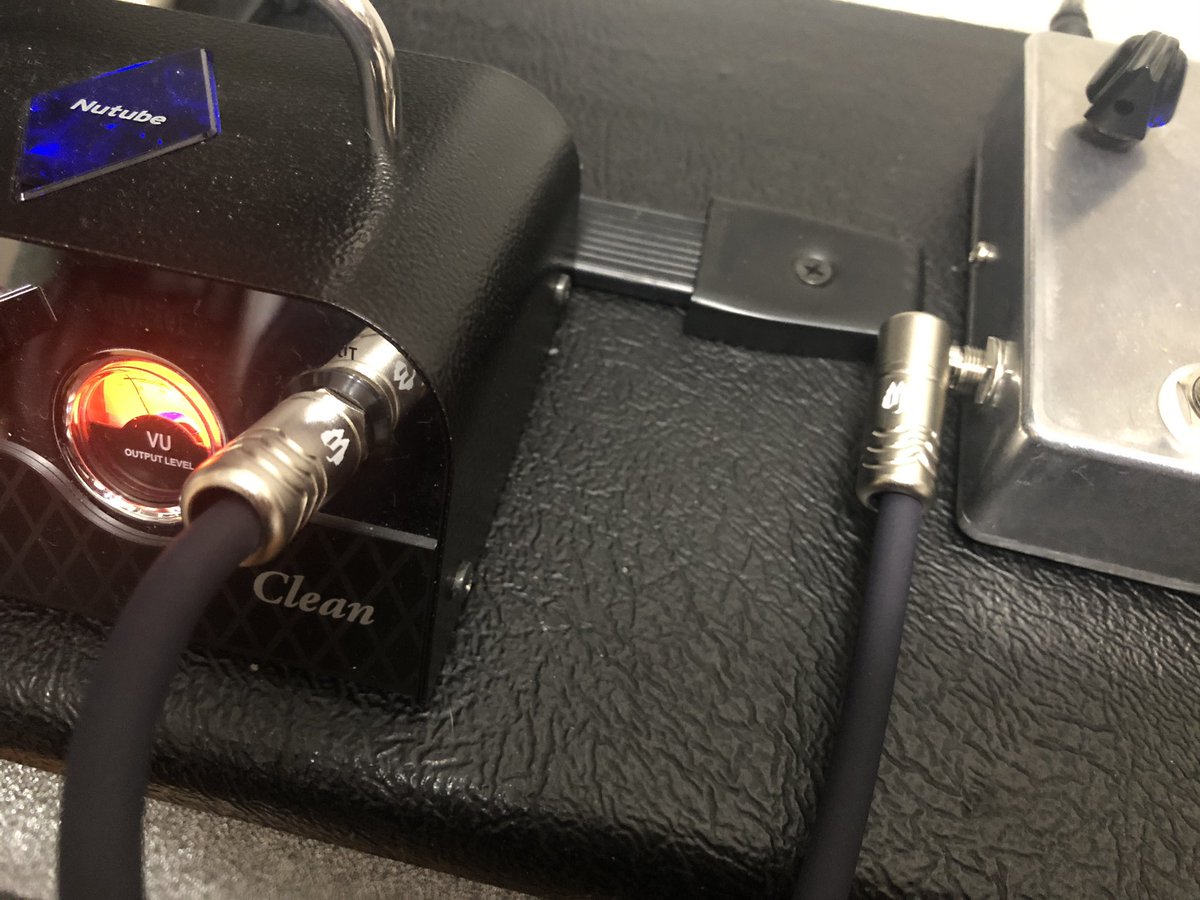 kei_style_'s tweet photo. 簡単に出来上がった。所要時間3分程度(説明書読みつつかつ慎重に。。)
音質はとてもクリアでクリスプに感じます。澄き通っていてキレイ。(個人的な感想)
アンプ直で、ずっと弾いていたい感じをうける音。心地よい(^^)
#freethetone #SLF #CU6550 #MV50Clean #mod #真空管ブースター https://t.co/DWN6GXf2gG