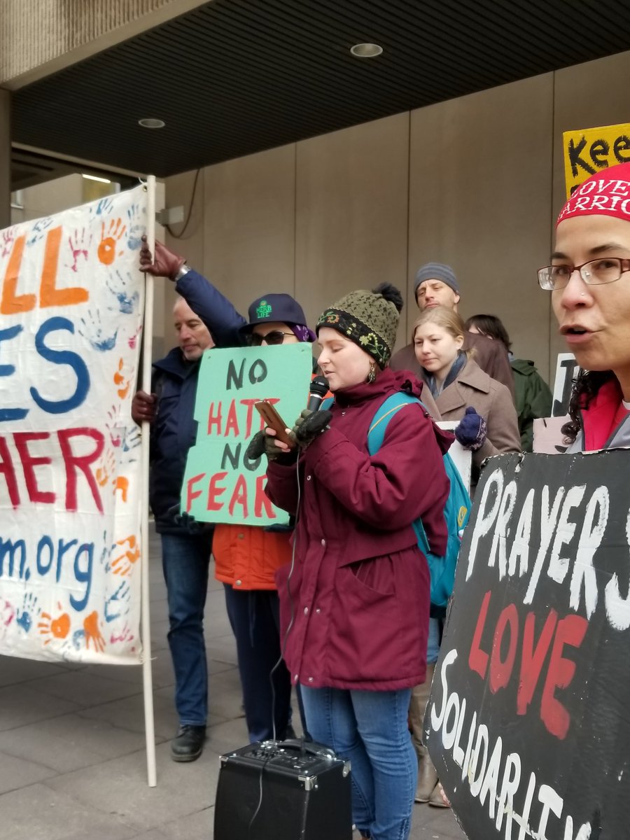 LetEdithStay's tweet photo. A speaker relaying a message to @SenSherrodBrown on behalf of Edith Espinal -
Will you meet with me, yes or no?
#LetEdithStay https://t.co/lA7WIkjKYr