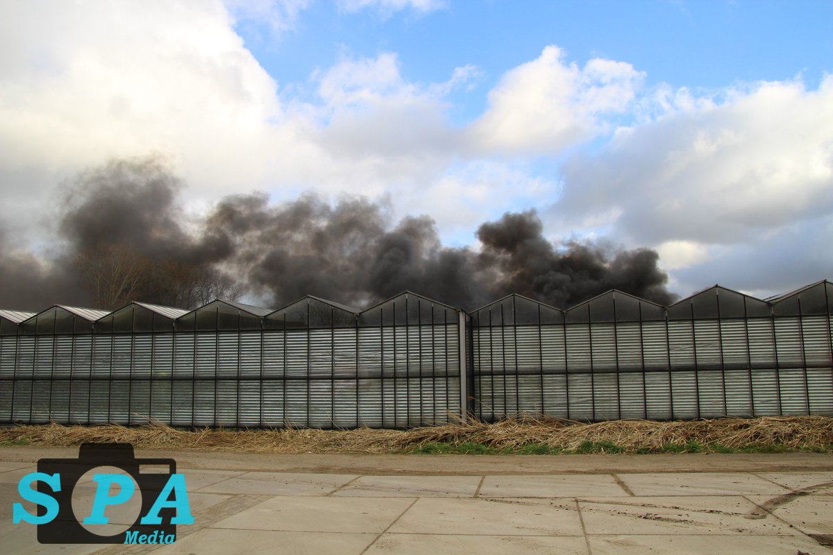 Nu Online: Zeer grote brand in caravanstalling Wildersekade Rotterdam..