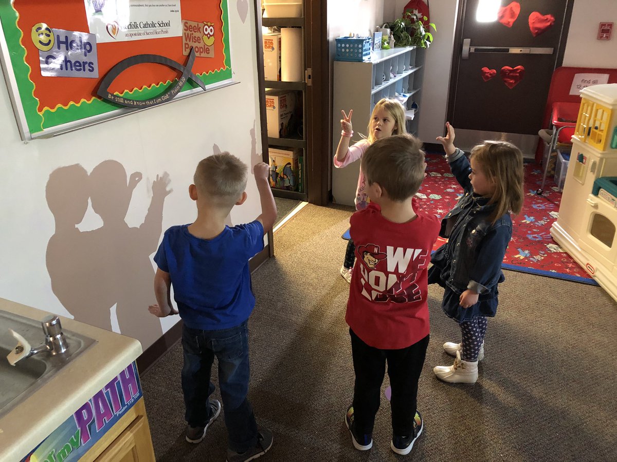 PfeiferNatalie's tweet photo. Doing stations in the dark so we can make shadows!! @NorfolkCatholic https://t.co/d8SbXfCUbd