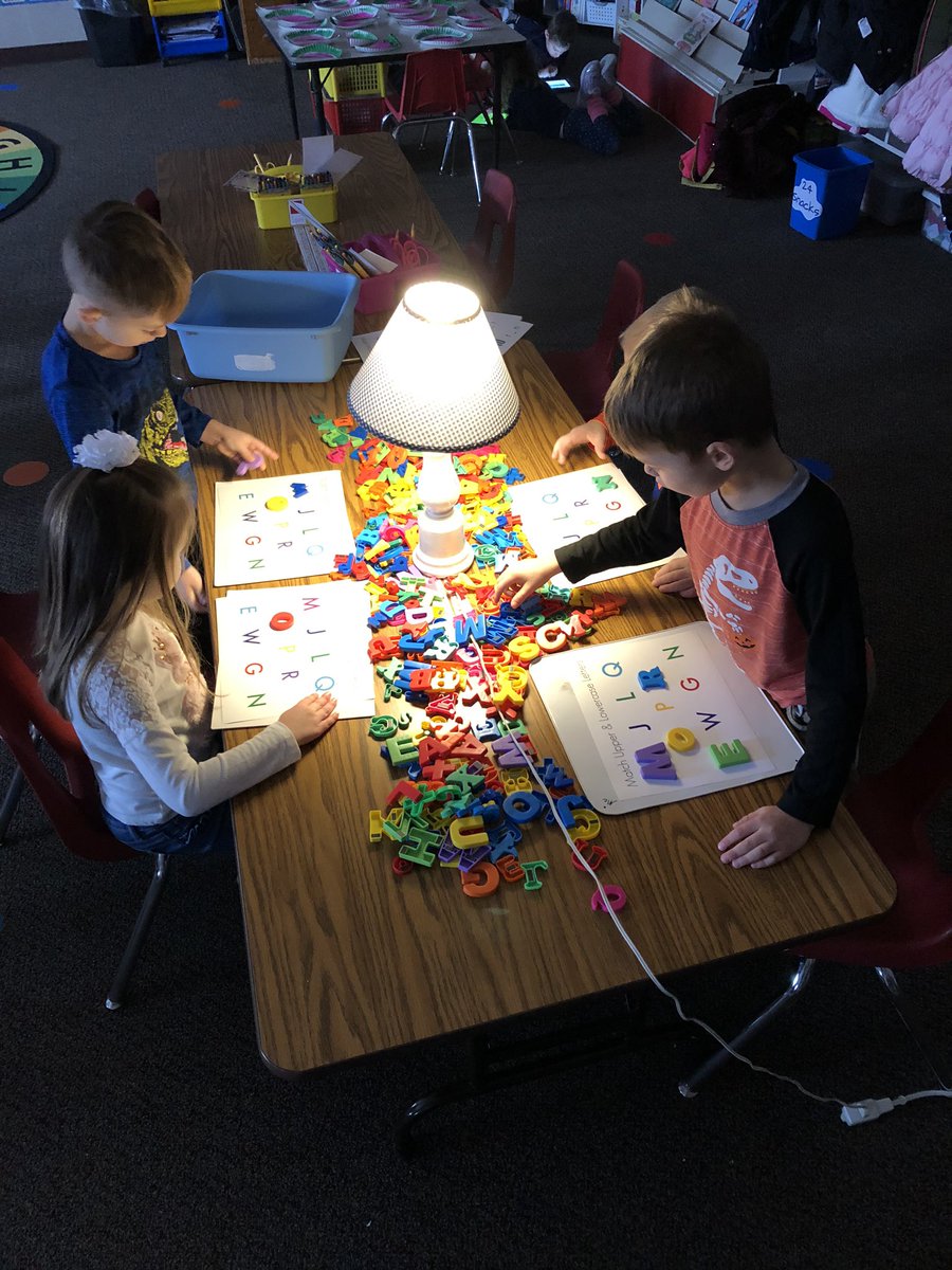 PfeiferNatalie's tweet photo. Doing stations in the dark so we can make shadows!! @NorfolkCatholic https://t.co/d8SbXfCUbd