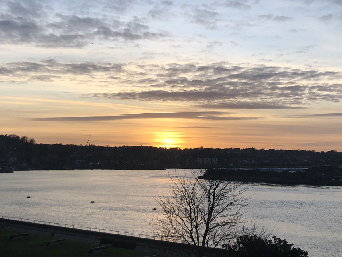 It’s a lovely view from the office this evening #medway #wearemedway @bbcsoutheast #sunset