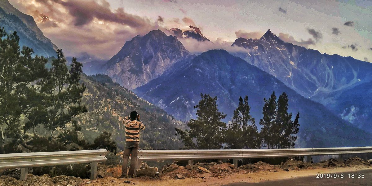 #Himalayas my favorite place on Earth.#kalpa #kinnaur #Himachal #sunset #himachalheaven #pahadiparinda #photography #travelblogger #colorsofindia #Shimla #kullu #manali #photographer #landscape #landscape_lovers #roadtoheaven #heavenlyabode #trip