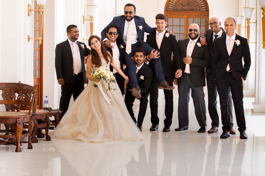 prfctweddinghub's tweet photo. Kumara with his groomsmen &amp; his wife moments after their beautiful church wedding in Sri Lanka ❤️
📸: @1plus1studio 

#perfectdress #perfectwedding #perfectweddinghub #weddingplanner #bridalmakeup #bridal #groomsmen #groom #indiangroom #christianbride #christianwedding https://t.co/Z6t028dBuM