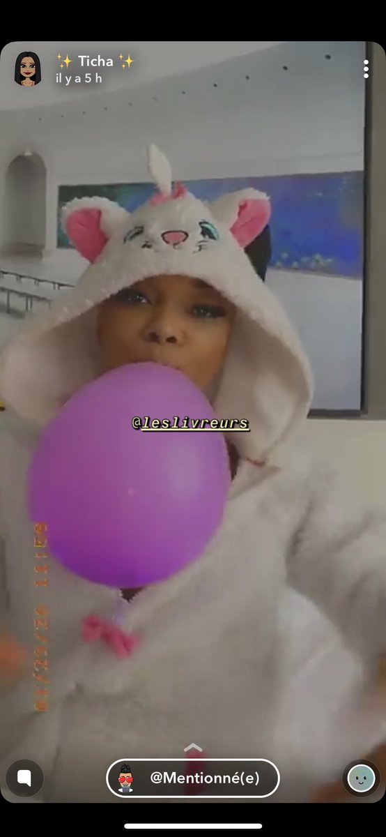 DoozySen's tweet photo. @PullmanEiffel Vous laissez réellement des prostituées se droguer au protoxyde d’azote &amp; on n’sait quoi d’autre encore qu’elle se vante de cacher dans la chambre de votre hôtel en en faisant la promo devant des milliers de personnes? #sarahbipbip #ticha #tijurene @PoliceNationale https://t.co/m7r7xnzFOU