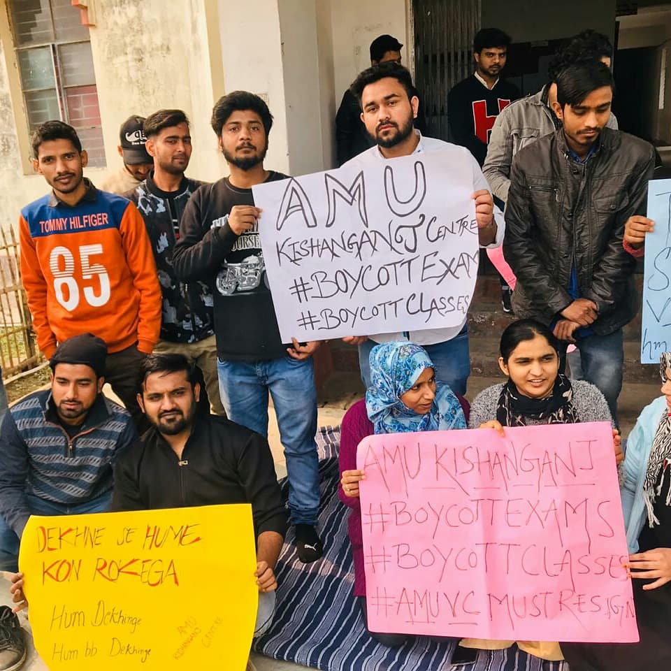 Itz_Siyasat's tweet photo. #AMU kishanganj centre Boycotted exams and classes and demanded resignation of vice chancellor
#amuvcmustresign https://t.co/Gb1BYYNYa4 https://t.co/0eWAP5XazZ