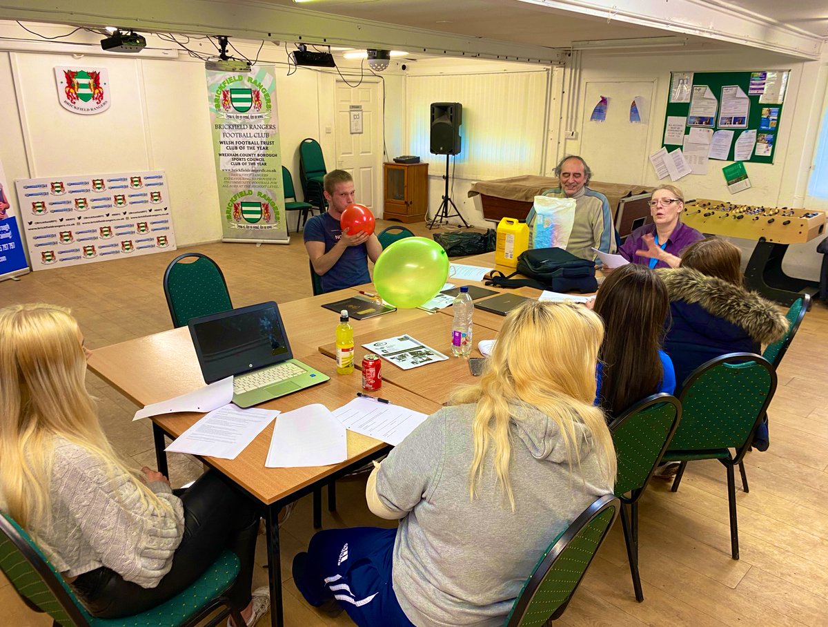 JMEIT_'s tweet photo. ART 🎈 Fantastic afternoon as @UndegunArts’s Representatives Dawn McGuire &amp; @ACPGB’s Jorge Szabo continued the Community Arts project which delivers many relatable transferable skills to our Trainee TA’s so that they can be creative within the educational setting 🙌 https://t.co/75eCvjajsv