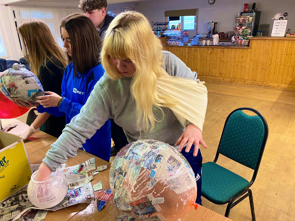JMEIT_'s tweet photo. ART 🎈 Fantastic afternoon as @UndegunArts’s Representatives Dawn McGuire &amp; @ACPGB’s Jorge Szabo continued the Community Arts project which delivers many relatable transferable skills to our Trainee TA’s so that they can be creative within the educational setting 🙌 https://t.co/75eCvjajsv