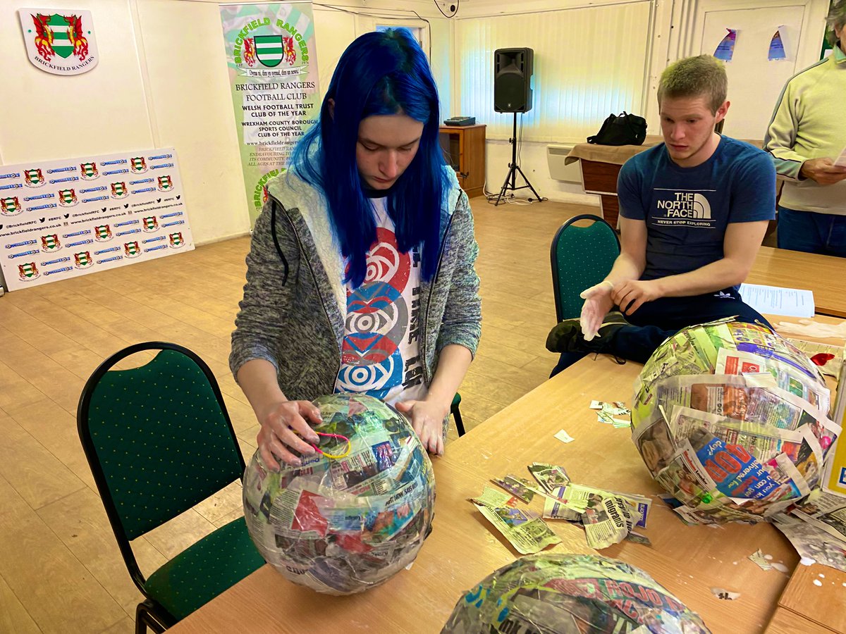 JMEIT_'s tweet photo. ART 🎈 Fantastic afternoon as @UndegunArts’s Representatives Dawn McGuire &amp; @ACPGB’s Jorge Szabo continued the Community Arts project which delivers many relatable transferable skills to our Trainee TA’s so that they can be creative within the educational setting 🙌 https://t.co/75eCvjajsv