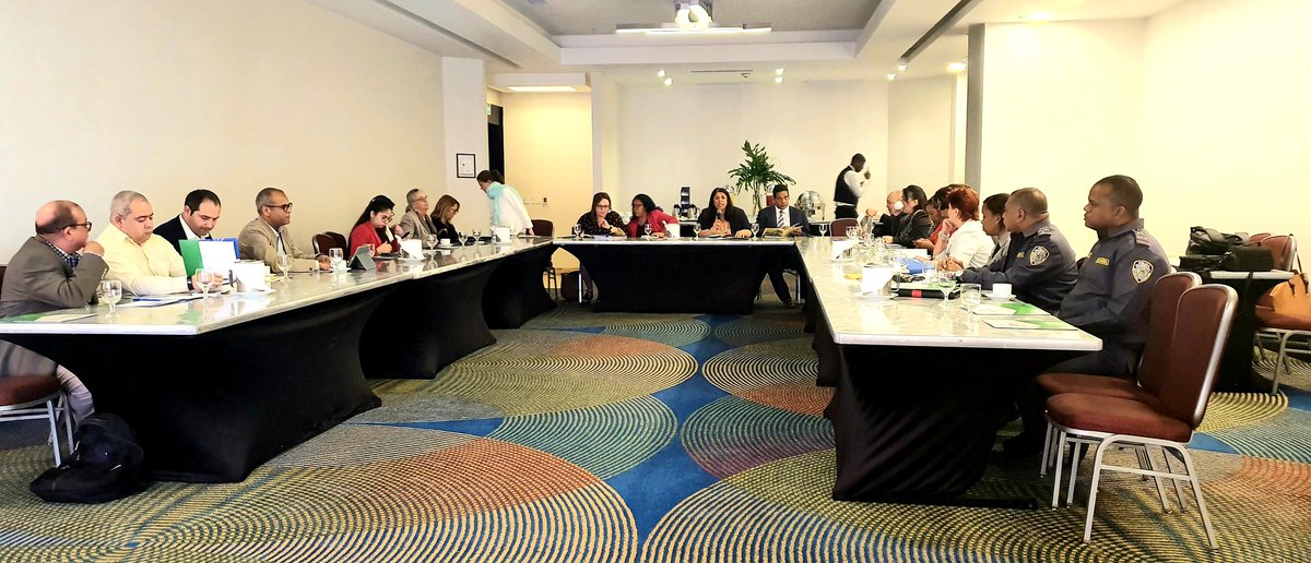 PARAP_II's tweet photo. Durante el desarrollo de la 4ta Reunión Comité de Dirección, las instituciones beneficiarias destacan logros en :
- Trabajos contra violencia d género -Equidad
-Capacitación servidores públicos 
-Fortalecimiento cooperación Internacional
-Mejora calidad de los servicios
#PARAPII https://t.co/Lvlb41vnwh