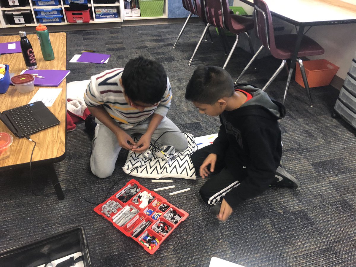 BorchardtQuest's tweet photo. 5th graders began their first set of coding challenges this week with @LEGO_Education Mindstorm EV3s. Oh the teamwork and problem solving!! #FISDQUEST #borchardtexpertlearners https://t.co/wbK2AJyvV0