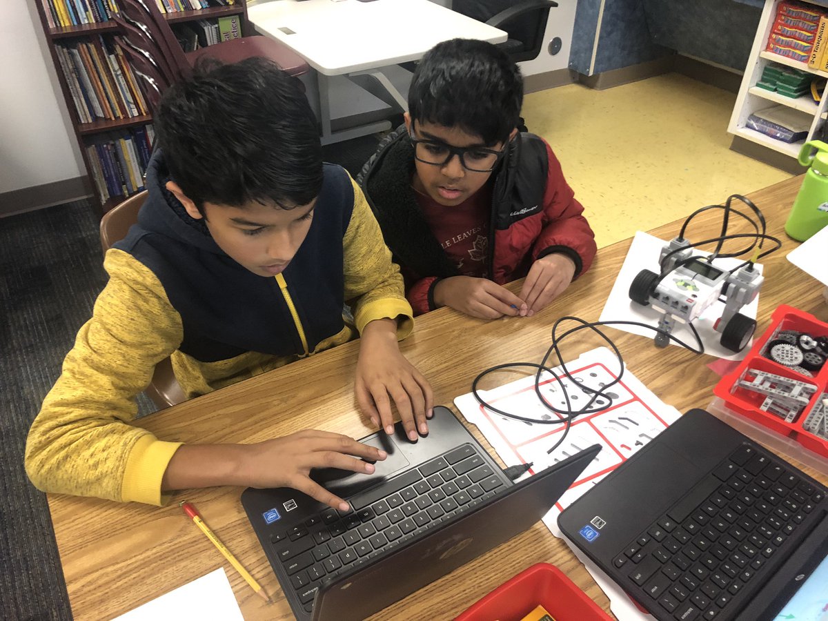 BorchardtQuest's tweet photo. 5th graders began their first set of coding challenges this week with @LEGO_Education Mindstorm EV3s. Oh the teamwork and problem solving!! #FISDQUEST #borchardtexpertlearners https://t.co/wbK2AJyvV0