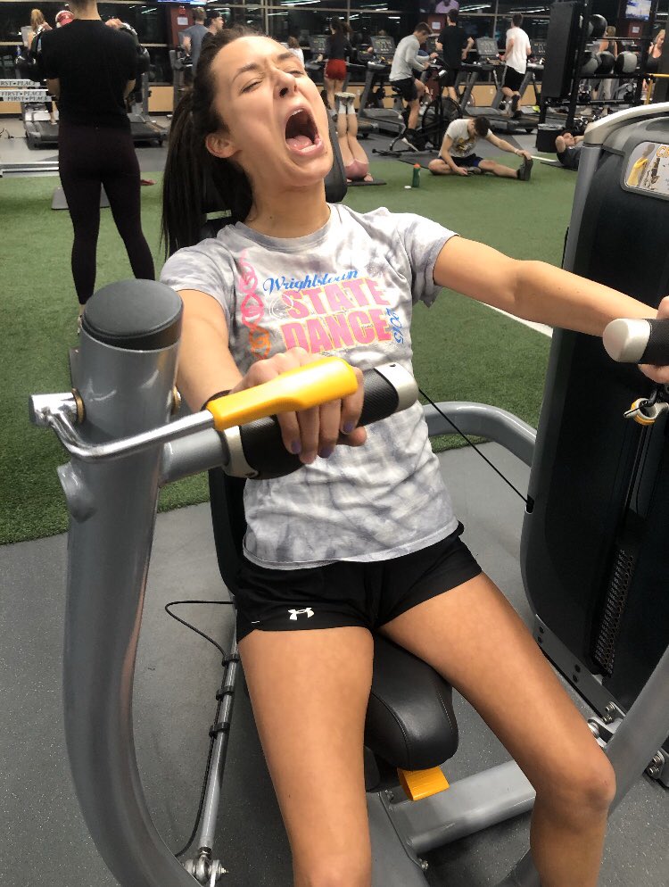 EmilieBuechel's tweet photo. *goes to the gym once a year* https://t.co/1IgdmvdyhZ