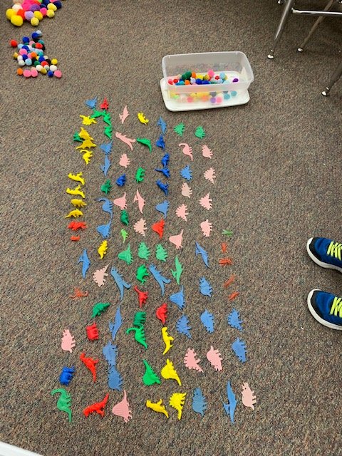 MerCoMath's tweet photo. Counting collections in kindergarten! Lots of fun! #MTBoS #countingcollections https://t.co/S1aNYErdMi