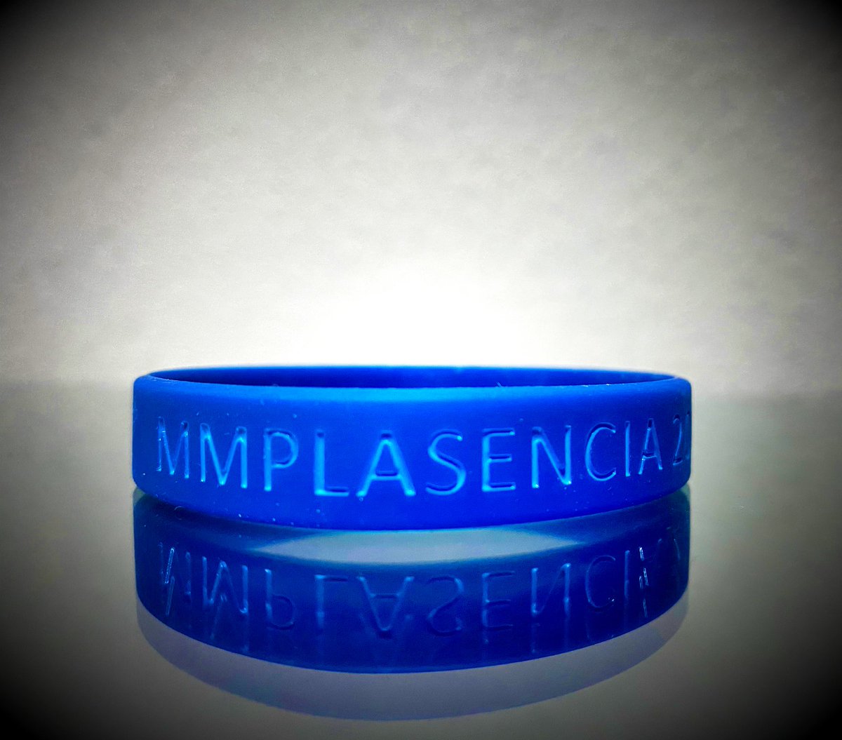 AtletasPopPlas's tweet photo. ¿Quiéres conseguir esta pulsera?
Muy fácil. Sólo tienes que correr los 21,097 metros de la #MMPlasencia2020 el próximo día 2 de febrero, en Plasencia, y en meta te estaremos esperando para darte tu merecida pulsera.
Run!!!! https://t.co/VdmBlNPBXh