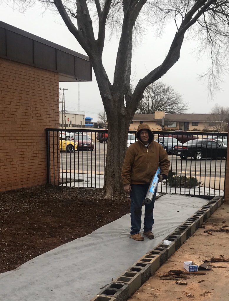 Sorta_Savage_'s tweet photo. Mr Brian Newman working away on this cold winter day to make our campus the best! 💛🌪❤️🌪💛 #cpsreds https://t.co/44uL9PXdeG