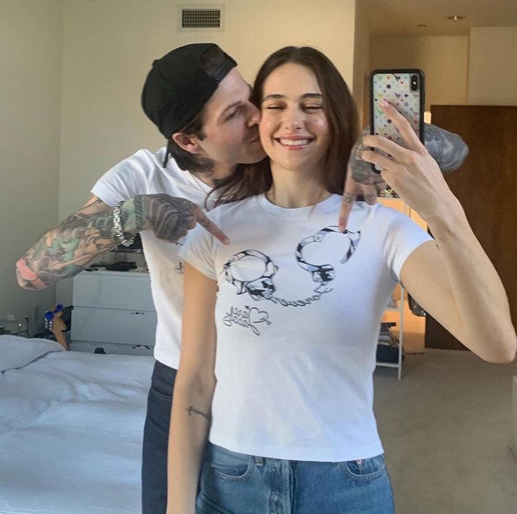 thenbhdBRA's tweet photo. TOGETHER FOREVER! | A camiseta fruto da colaboração de Jesse e Devon com a marca @marcjacobs já está disponível para compra!
https://t.co/EAQNIBl8R1 https://t.co/x4JoMzHuu1