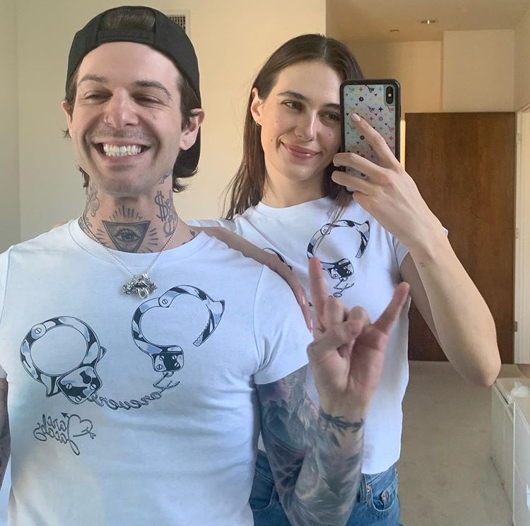 thenbhdBRA's tweet photo. TOGETHER FOREVER! | A camiseta fruto da colaboração de Jesse e Devon com a marca @marcjacobs já está disponível para compra!
https://t.co/EAQNIBl8R1 https://t.co/x4JoMzHuu1