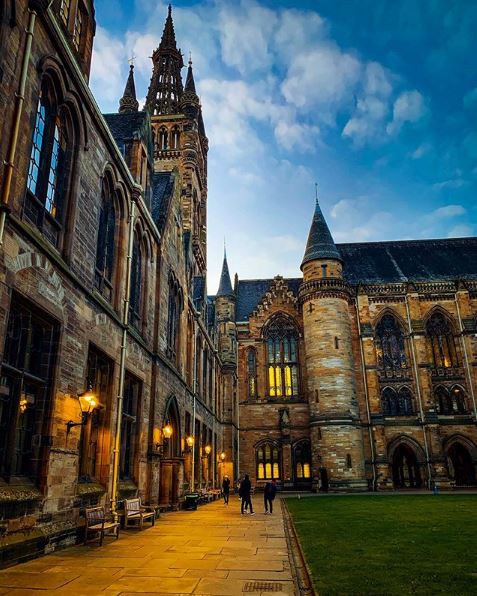 beautiful shot of the courtyard at the university of Glasgow