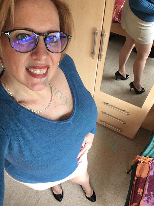 Leather, heels and a tight fit jumper......feeling good. https://t.co/Q5RATFyj1A<a href="/tag/leather"class="tags"><span>#leather</span></a><a href="/tag/boots"class="tags"><span>#boots</span></a><a href="/tag/miniskirts"class="tags"><span>#miniskirts</span></a>