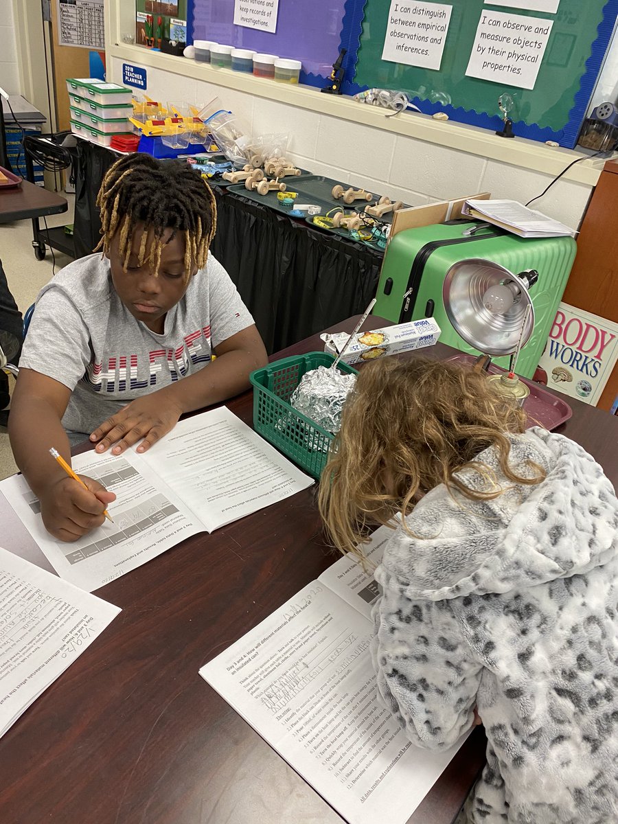 MoreMathPlease's tweet image. Learning about heat energy in the science lab today. 🤩 #ITeachScience #EdChat #LearningHandsOn