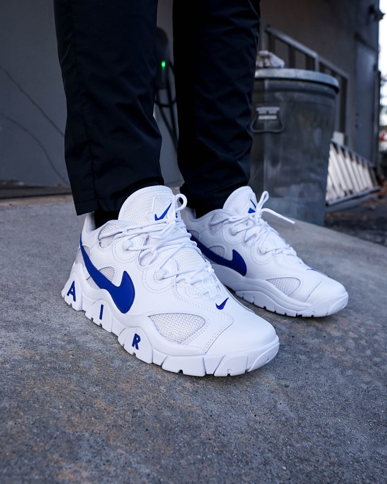 nike air barrage low hyper blue