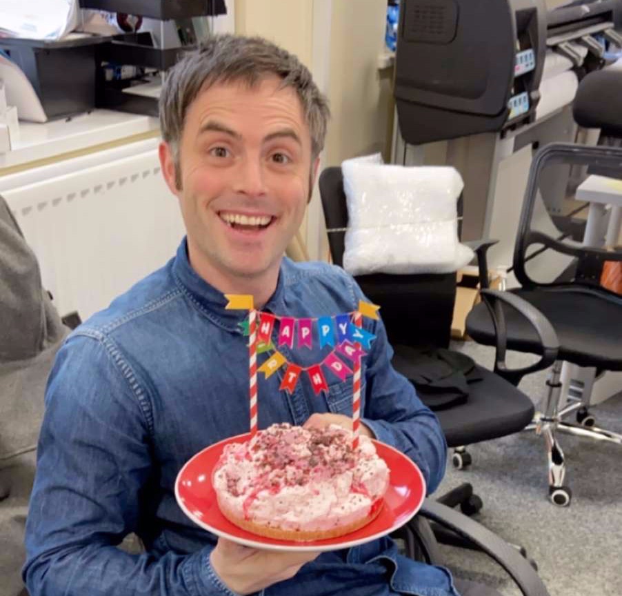 kaizenprint's tweet image. #KaizenBirthdays 

This week we celebrated Jackies birthday 🎂

And we would be lying if we said we wern't still dreaming of that raspberry ruffle cheescake 🤤

#kaizenprint #kaizenbirthdays #teambirthday