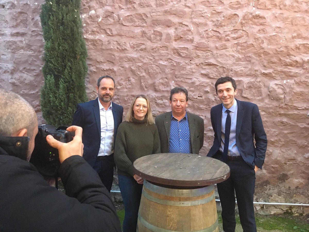 Midilibre's tweet photo. Les candidats aux #Municipales2020 sont en place pour ce 4e débat de Midi Libre. Nous sommes à #Beaucaire. Début des échanges dans quelques minutes entre Pascale Noailles Duplissy, ⁦@Charles__Menard⁩, Lionel Depetri et ⁦@jsanchez_rn⁩. #MLDebat https://t.co/To6xBQ32SC