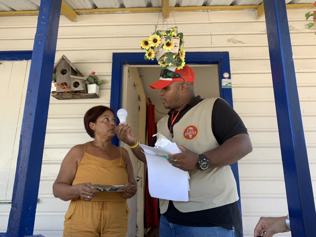 DianaDiazBeta's tweet photo. Los beneficiarios del proyecto de sustitución de bombillas han disminuido sus consumos de energía gracias al recambio de bombillas incandescentes por tipo LED. @Fenoge1 @MinEnergiaCo @BIDenergia @DNP_Colombia @UPMEOficial #BeEnergy #BeASaver https://t.co/h1HCUYRIms