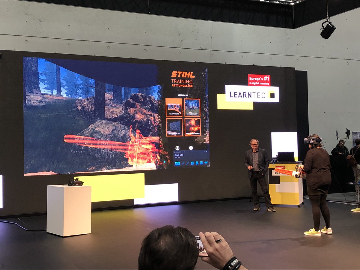 D3_Projekt's tweet photo. Game Based Learning auf der #learntech2020. Wenn das nicht Appetit auf unser Seminar im SoSe macht! Unbedingt vormerken: „Zu einer Didaktik des Videospiels: Digitale Spiele als Lernanlass und -träger, Motivation und Gegenstand im Deutschunterricht“ (do 10-12). (rbt) #d3unterwegs https://t.co/DVIMEajbKM