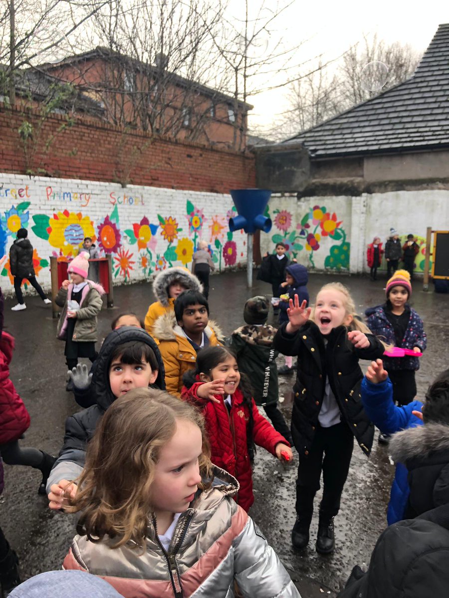 LorneStreetPS's tweet photo. Lots of #fun in the infant playground this morning #poppingbubbles and catching our reflections in them. Oh the #excitement 😊 https://t.co/mFCWxqsIR0
