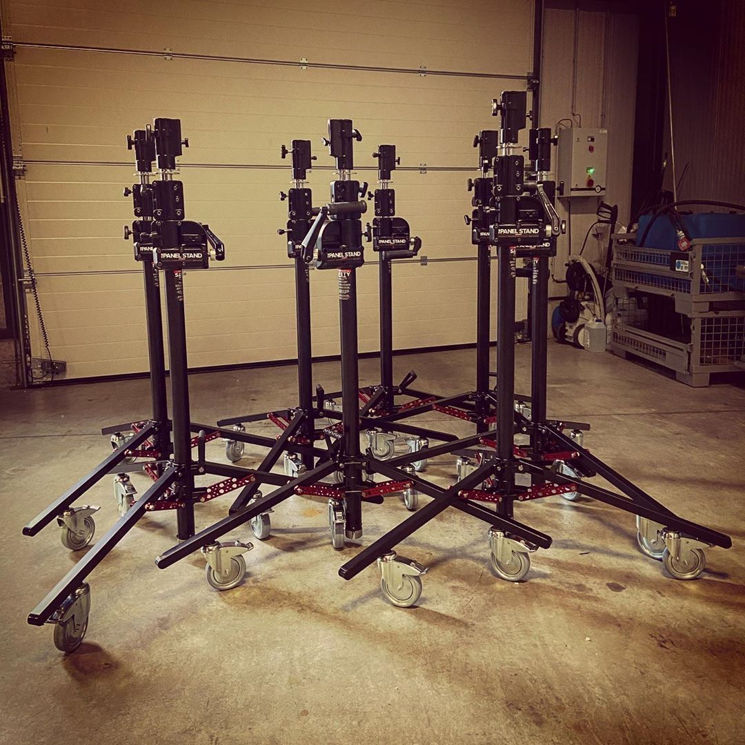 MatthewsGrip's tweet photo. Panel Stands!! Crank’em, Roll’em, low leg base for lots of clearance! Support your panels, monitors, grip and more! 

Reposting @wattsbvba:
...
"New Gear Monday!!! #newgear #wattsbvba #matthewsgrip #panelstand #lightingrental #motionpicturelightingandgrip" https://t.co/vOdmhxWV5j