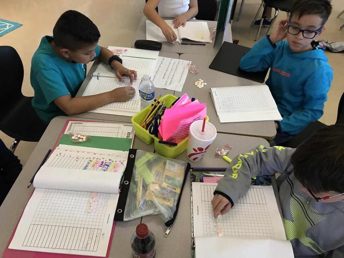 FroschVictoria's tweet photo. SMARTY SOUNDS! Using smarties for Phoneme and grapheme mapping fun! #makeitfun #ccisdproud #smartiesformySmartys @Es1Mireles  @cy_winchester @bence_carolyn https://t.co/hvKRYH2mUU