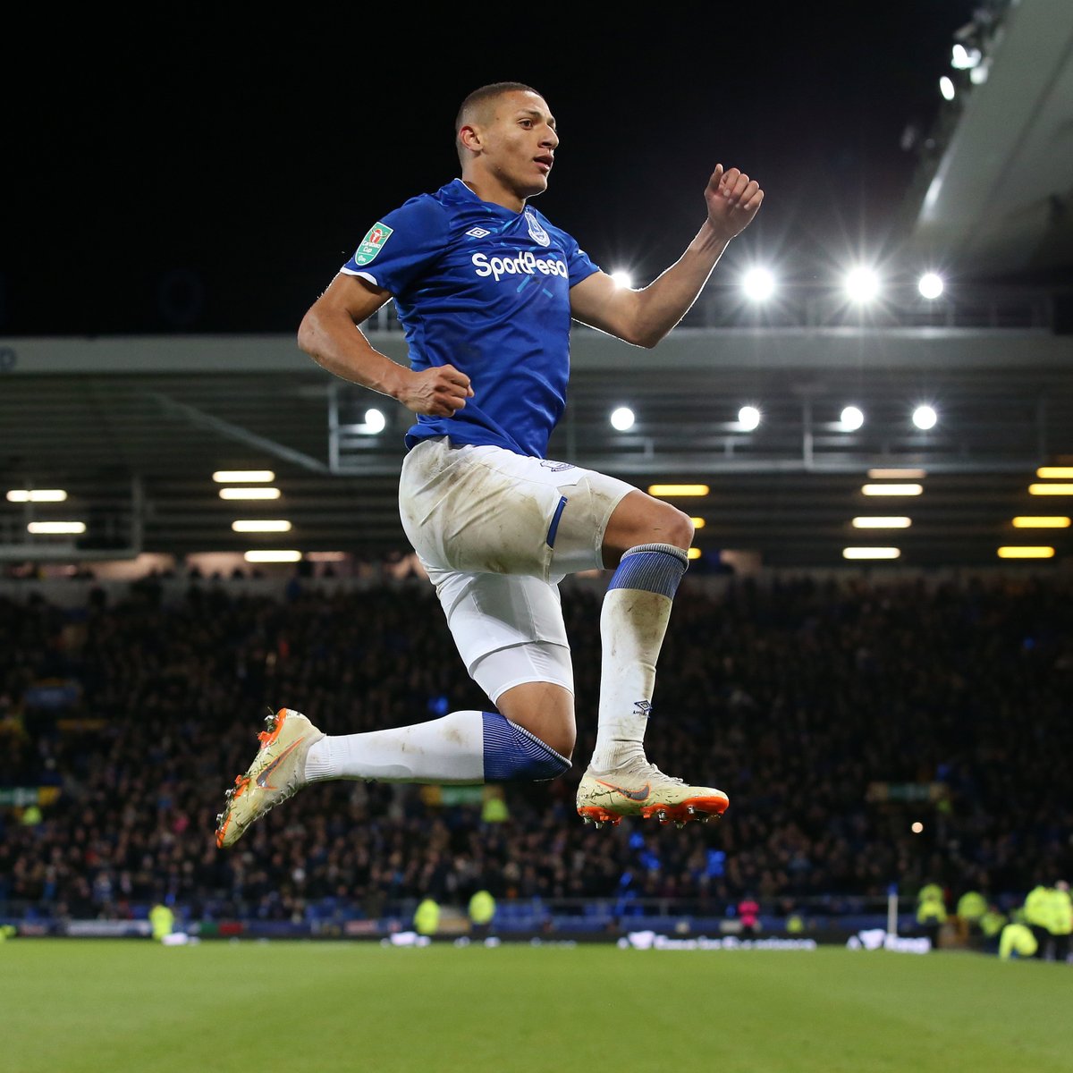 goal's tweet photo. Everton have rejected a €100 million offer from Barcelona for Richarlison, according to Sky Sports News 🤯 https://t.co/2XfYOkTHQp