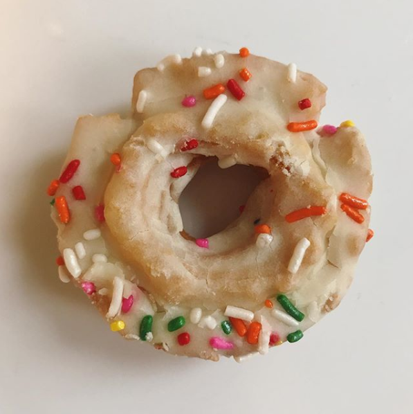 bswiftbenefits's tweet photo. Nothing like some mini doughnuts to brighten up this dreary #Chicago day! 🍩 #bMoreFun @StansDonutsCHI https://t.co/o6Gaypmff8
