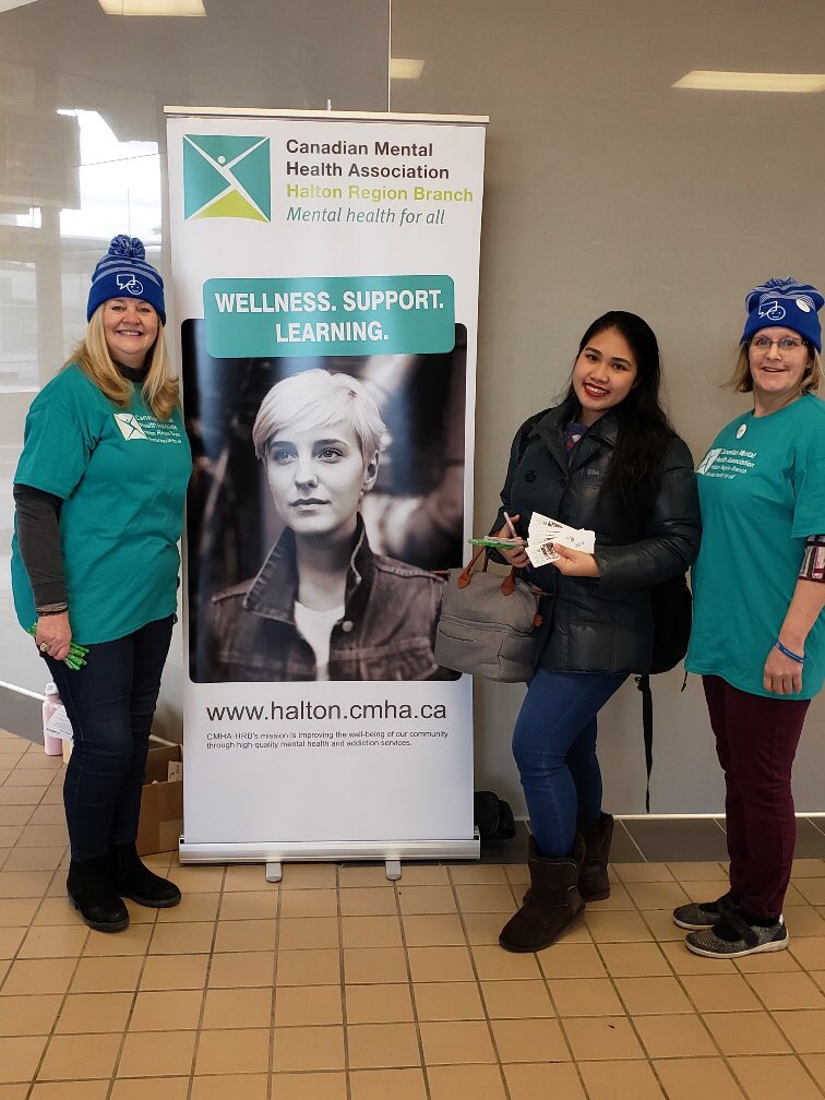 GOFraser66's tweet photo. We have amazing passengers supporting #BellLetsTalkday at our Oakville Station. Thanks to our friend at #CMHAbellletstalk for coming out. https://t.co/vJE8twV7ke
