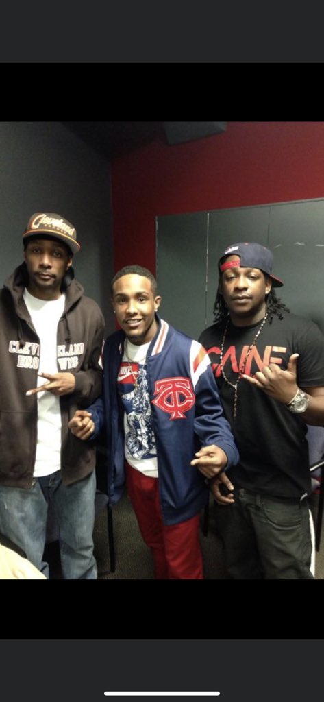 YunGMoE's tweet photo. Krayzie Bone &amp; Caine https://t.co/OdhMQV2oTh