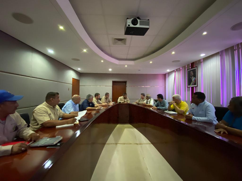 MpppstBol's tweet photo. Cumpliendo instrucción del Presidente @NicolasMaduro, en el gran encuentro de los CPTT en Caracas. #Hoymiércoles 29/01/2020 se desarrolló reunión del estado mayor de los CPTT en el Estado Bolivar, coordinando las actividades de entrenamiento y adiestramiento en M.T.R. https://t.co/aThtl4aWlO