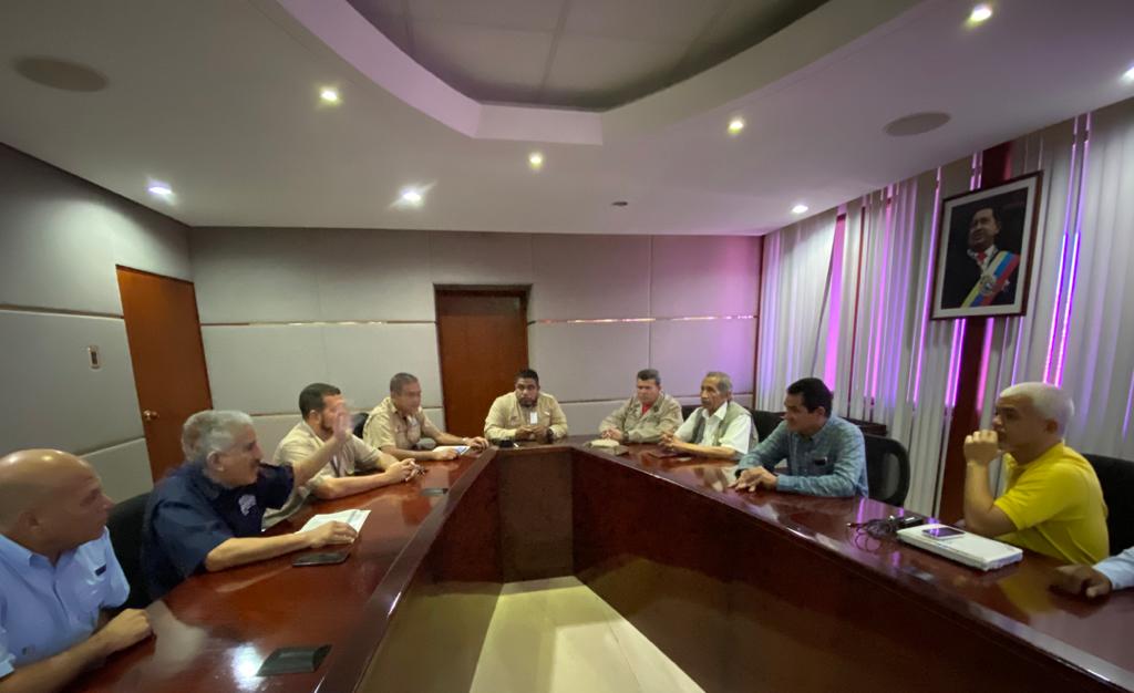 MpppstBol's tweet photo. Cumpliendo instrucción del Presidente @NicolasMaduro, en el gran encuentro de los CPTT en Caracas. #Hoymiércoles 29/01/2020 se desarrolló reunión del estado mayor de los CPTT en el Estado Bolivar, coordinando las actividades de entrenamiento y adiestramiento en M.T.R. https://t.co/aThtl4aWlO