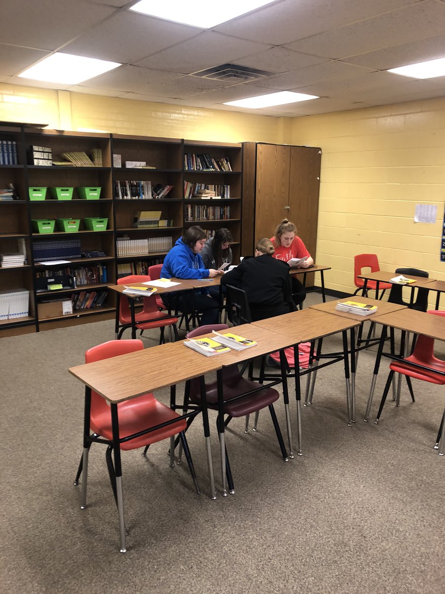 Alma_MsDapson's tweet photo. Today during AIM students from @Alma_MrsMick’s and my class were “lawyers” on a murder case in order to practice citing and explaining textual evidence. https://t.co/8J5axN4QZS