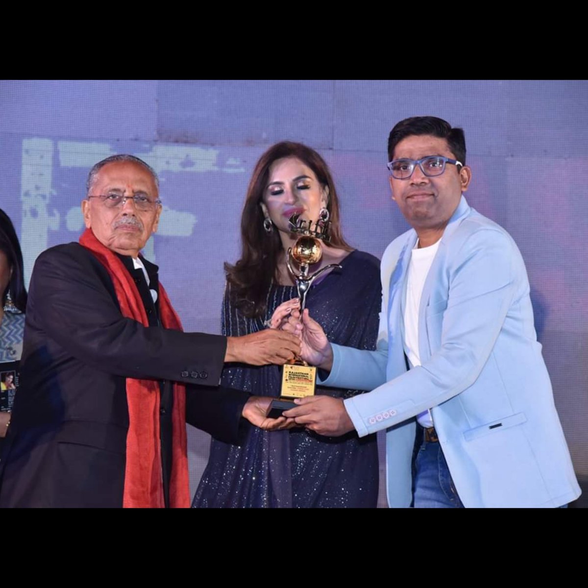 TJFMotionPic's tweet photo. Short film maker Kushal Jadhav while receiving the award for Best Experimental Short Film at 6th @RIFFJAIPUR
Thank you for all the appreciation @somendraharsh
@anshu_harsh
#ABriefCase #riff2020 #award #winner #experimentalfilm #YashpalSharma #NanditaPuri #RashmiSachDeva https://t.co/MJ41iZPDlx
