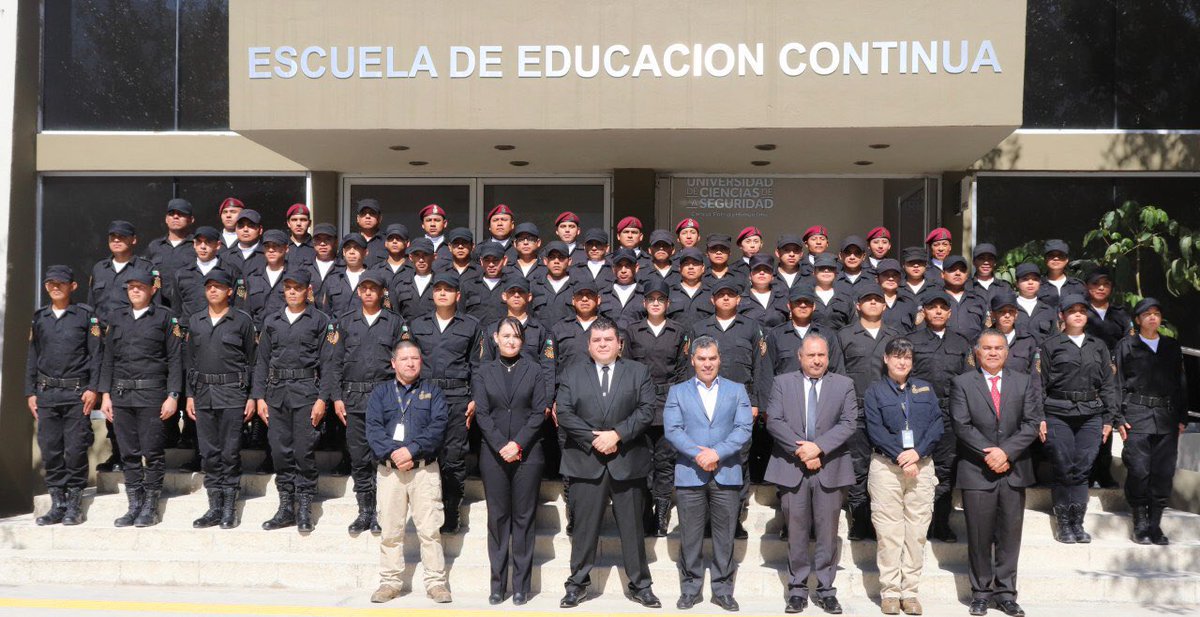 SSeguridadNL's tweet photo. Se gradúan de la Universidad de Ciencias de la Seguridad 57 nuevos agentes operativos de Fuerza Civil y nueve custodios penitenciarios, luego de que concluyeran su capacitación para #ProtegerYServir a los ciudadanos de Nuevo León. https://t.co/hcJ0NktWXR