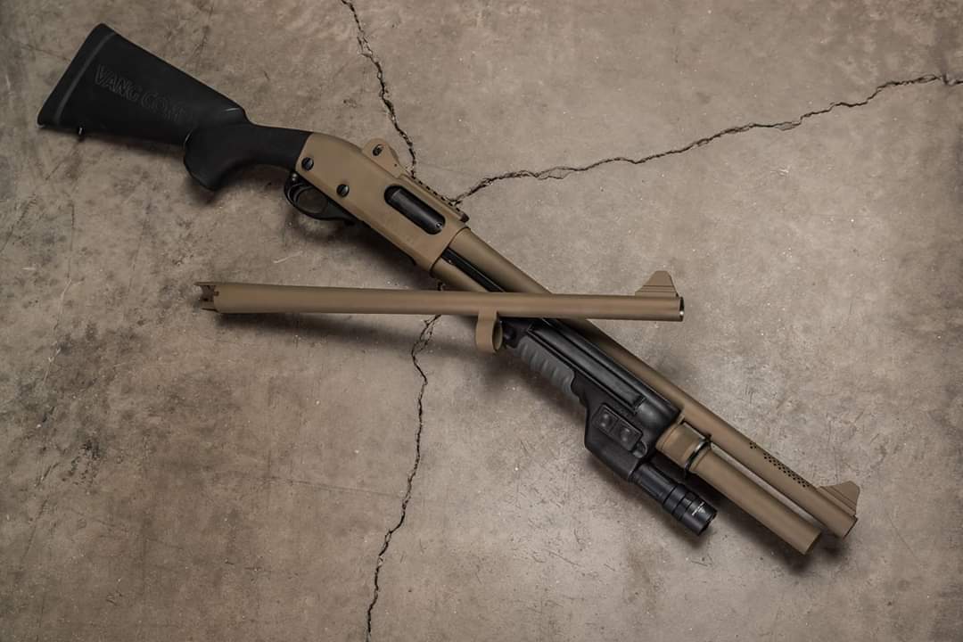 VangComp's tweet image. ⁣𝗩𝗮𝗻𝗴 𝗖𝗼𝗺𝗽 𝟴𝟳𝟬 - 𝗧𝘄𝗼 𝗕𝗮𝗿𝗿𝗲𝗹 𝗦𝗲𝘁 a client asked us to build a shotgun that could be use w/ &amp;amp; w/out a suppressor.  We did an 18" VCS Barrel w/ Ports &amp;amp; our Front Sight &amp;amp; an 18" VCS Barrel No Ports w/ RemChoke threads for a @silencerco Salvo⠀⁠
#VangComp #2a
