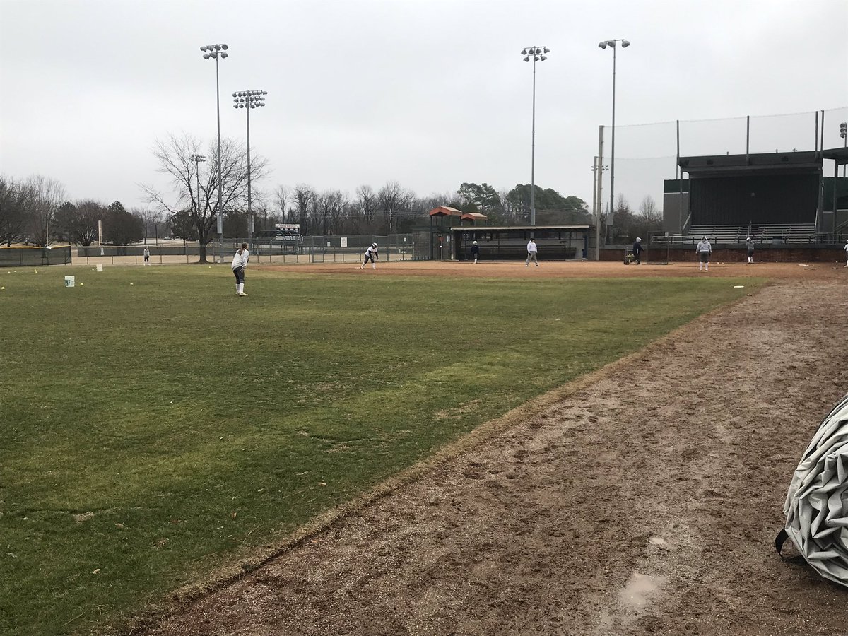 HHSWarEagleSB's tweet photo. 37 degrees is not stopping us from getting work done at the field! 29 days until GAME DAY! #SBTGS #WEsoftball 🦅🥎 https://t.co/yMNIfjbLKM