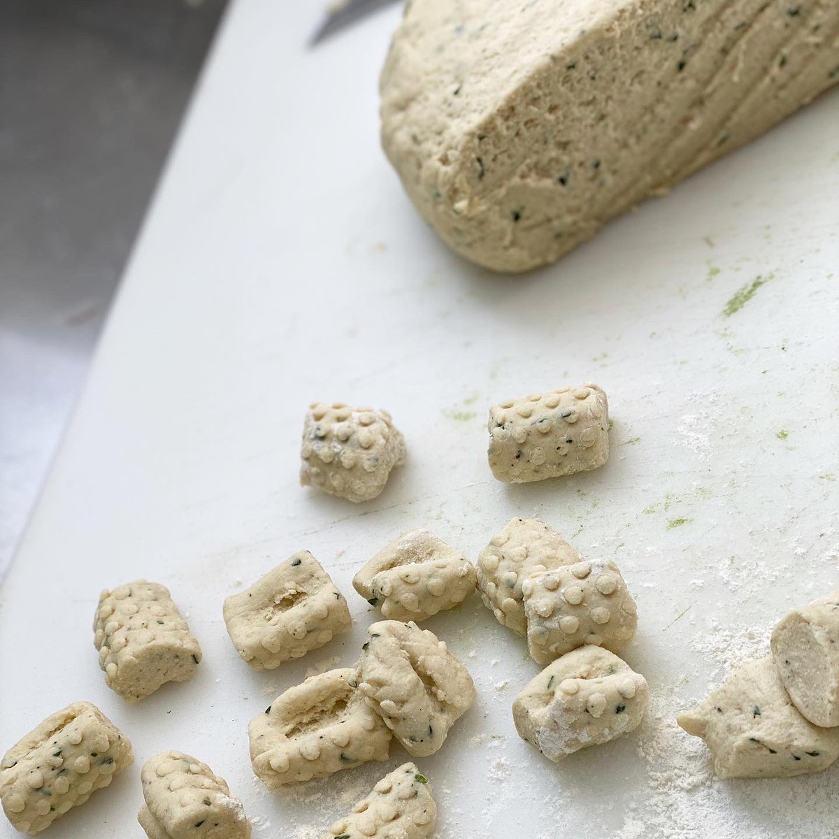Time to start thinking dinner and it happens to be Fresh Pasta Wed! These tiny pillows of delight are the perfect accouterments a $5 Martini!

DUCK + RICOTTA CHEESE GNOCCHI
Oyster Mushrooms | Fresh Spinach | Grated Parmigiano-Reggiano

VEGGIE: sans 🦆 w/ gorgonzola cream sauce!