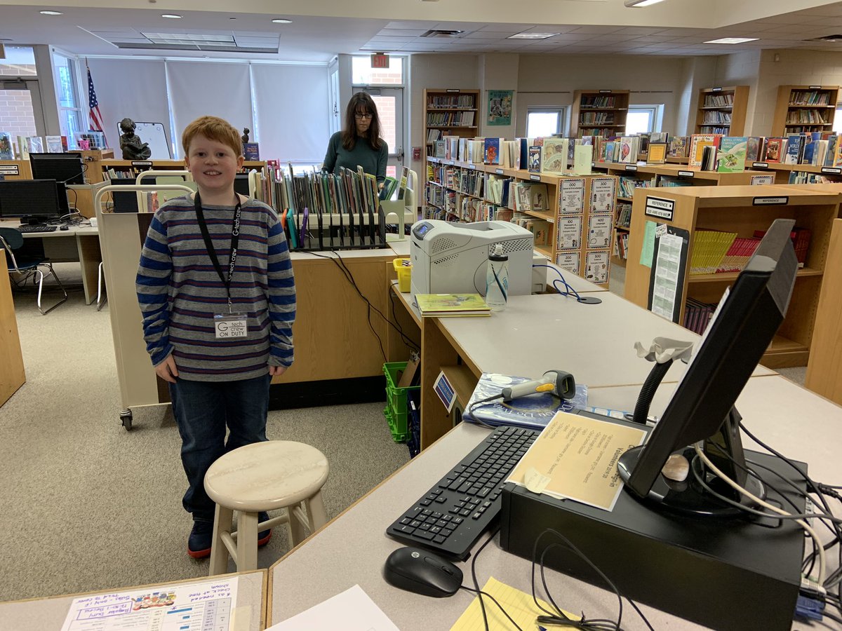 4th grade G-Tech Crew Members lending a helping hand in the library today!!! Checking books in/out, assisting students on iPads/computers and helping to cut lamination! Way to go! #cbsdtech #gtech 📱💻👍