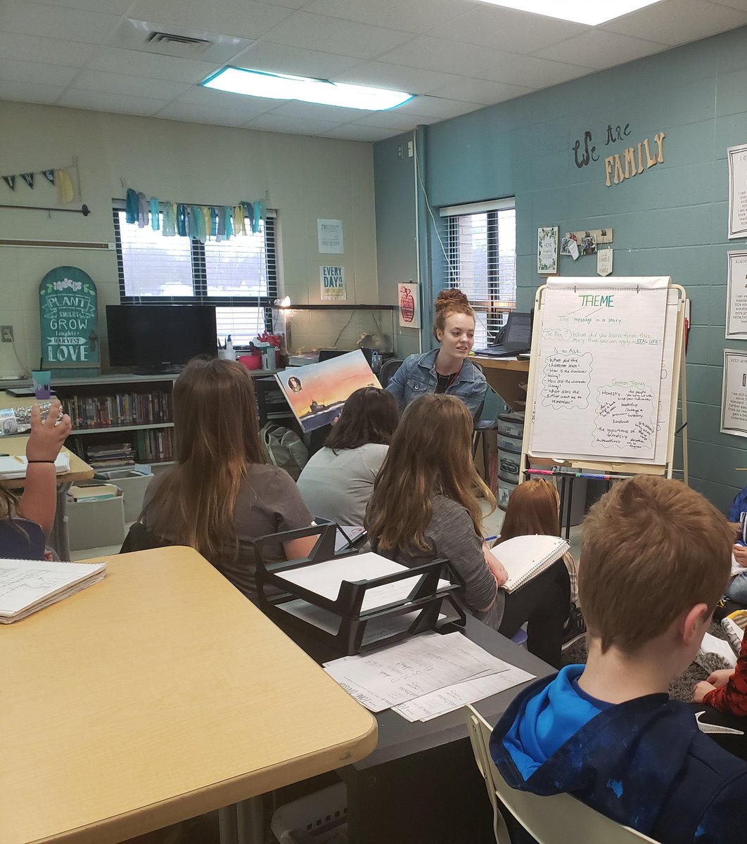 hbryant6th's tweet photo. 6th Graders like picture books too!  Diving deeper with inferences about THEME this afternoon. @jtsdnixa https://t.co/Y523ayj26a